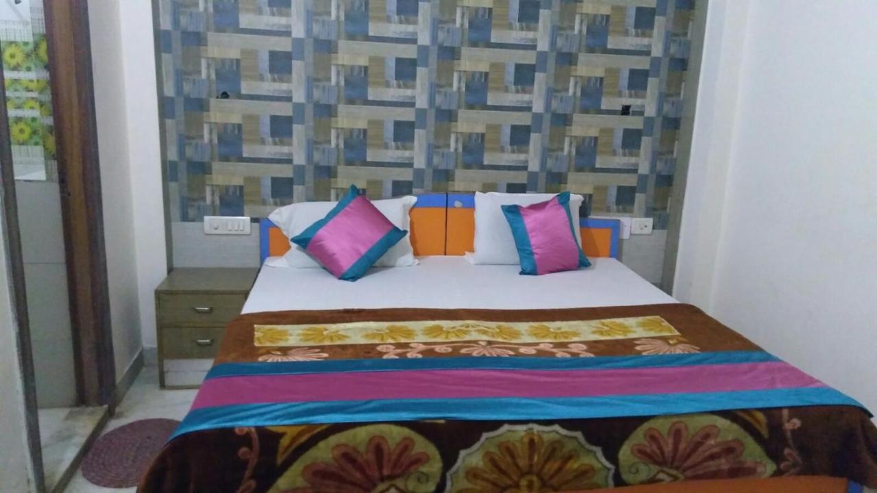 Basil Inn Home Stay Walking Distance From Taj Mahal Agra Agra  Værelse billede